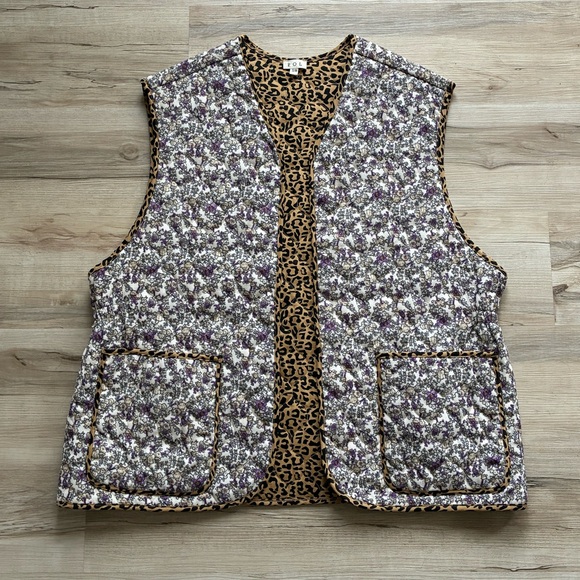 POL Antique Floral Print Vest with Leopard Print Trim & Leopard Inside - Picture 2 of 9
